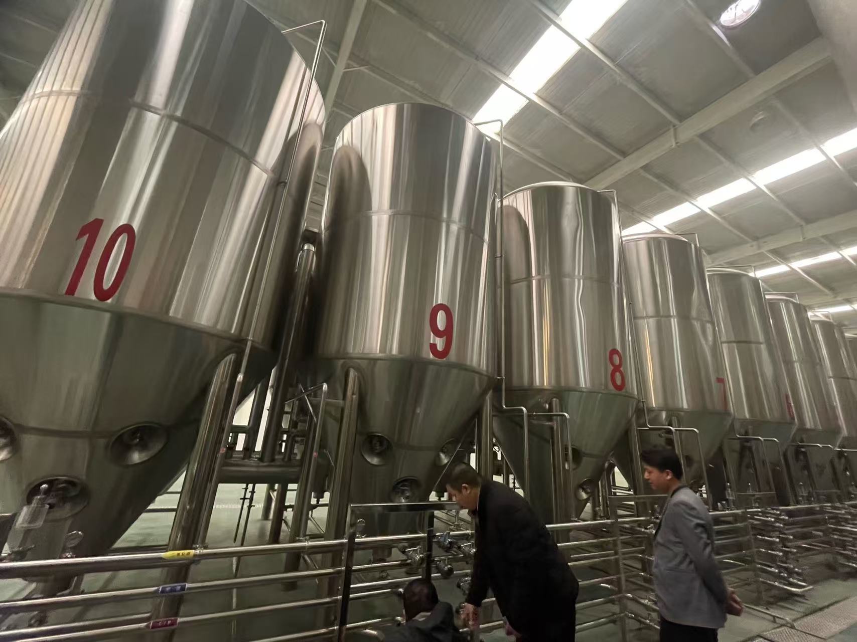 河西区街道精酿啤酒设备厂—平面布置、设备设计、制造、调试、培训等一条龙服务